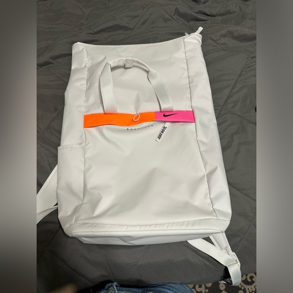 NIKE Unisex RADIATE School Student Backpack White - Picture 3 of 6
